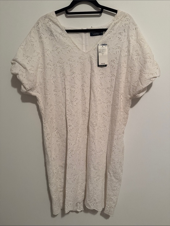 Lauren Ralph Lauren Dresses & Skirts - NWT Lauren Ralph Lauren White Eyelet V-Neck Shift Dress - makeup stain
